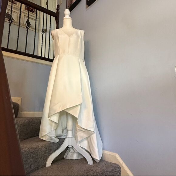 NWT Calvin Klein Asymmetrical White Wedding Dress  Sz 10 - Picture 2 of 5